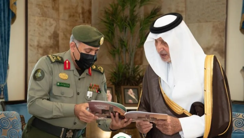أمير مكة يتسلم التقرير السنوي لأعمال جوازات المنطقة
