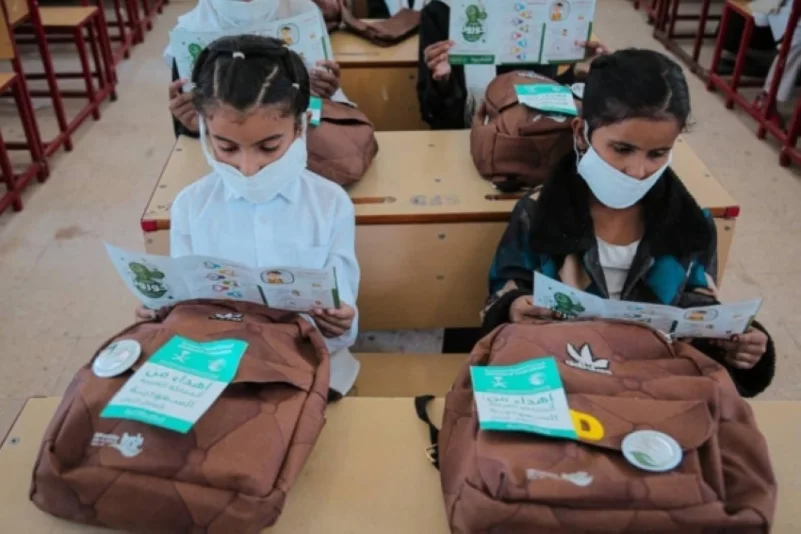 "سلمان للإغاثة" يوزع 5,420 حقيبة مدرسية في عدد من مديريات حضرموت
