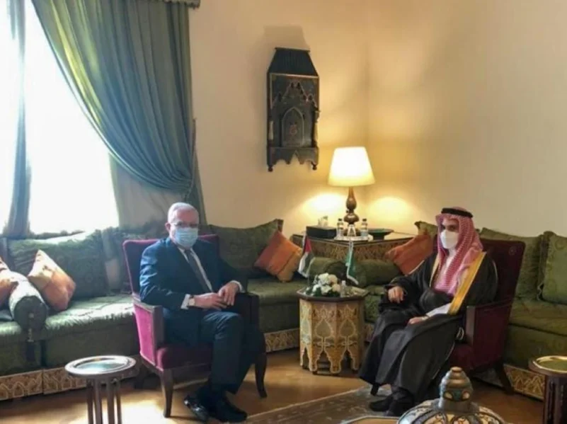وزير الخارجية يستعرض مع نظيره الفلسطيني جدول اجتماع "الجامعة العربية" الطارئ