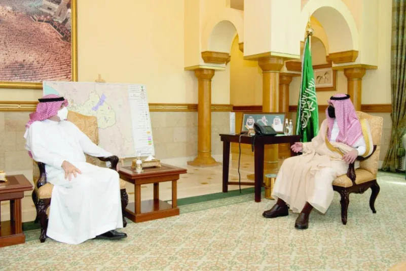 نائب أمير مكة يستقبل عددا من مسؤولي المنطقة