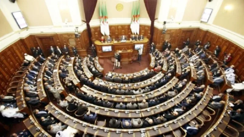 الجزائر.. حل البرلمان وتعديل حكومي