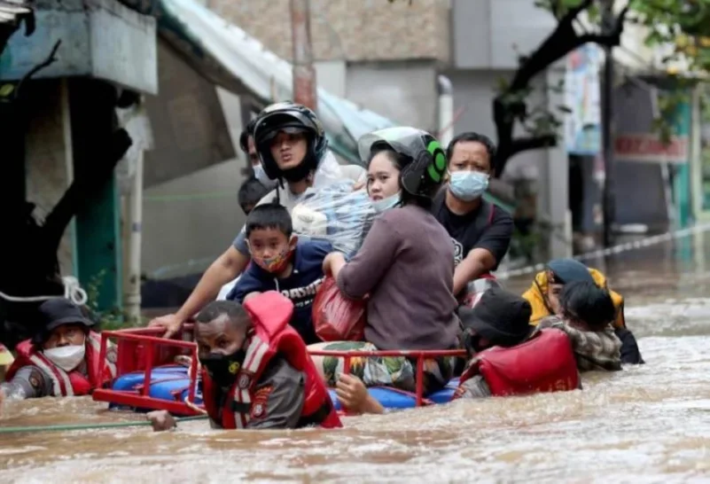 خمسة قتلى في فيضانات اجتاحت العاصمة الإندونيسية