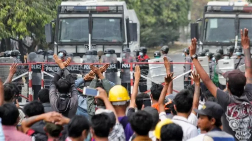 بورما تشيع أول ضحية للقمع