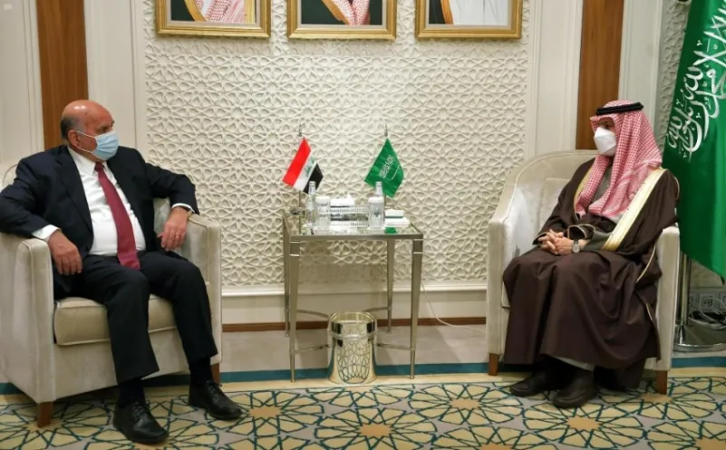 وزير الخارجية يستعرض التطورات الإقليمية والدولية مع نظيره العراقي