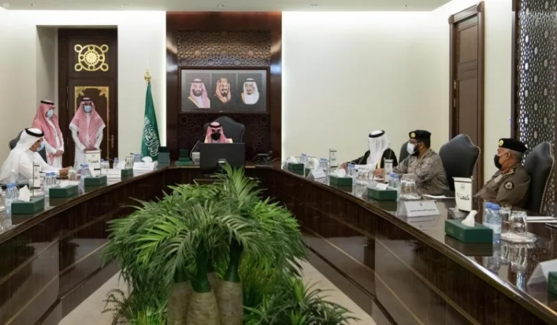 بدر بن سلطان يرأس الاجتماع الدوري للقيادات الأمنية بمنطقة مكة