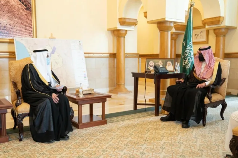 نائب أمير مكة يطلع على خطط جامعة الطائف
