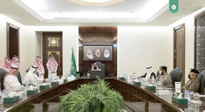نائب أمير مكة يترأس اجتماع القيادات الأمنية