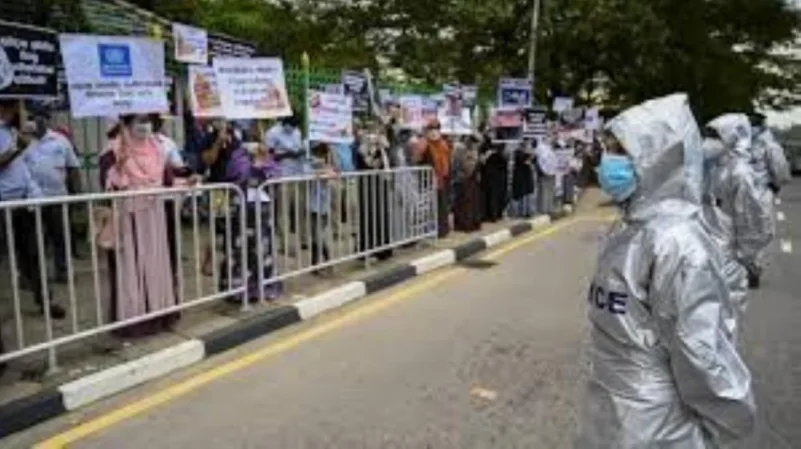 مسلمو سريلانكا يتظاهرون ضد حرق جثامين ضحايا "كورونا"