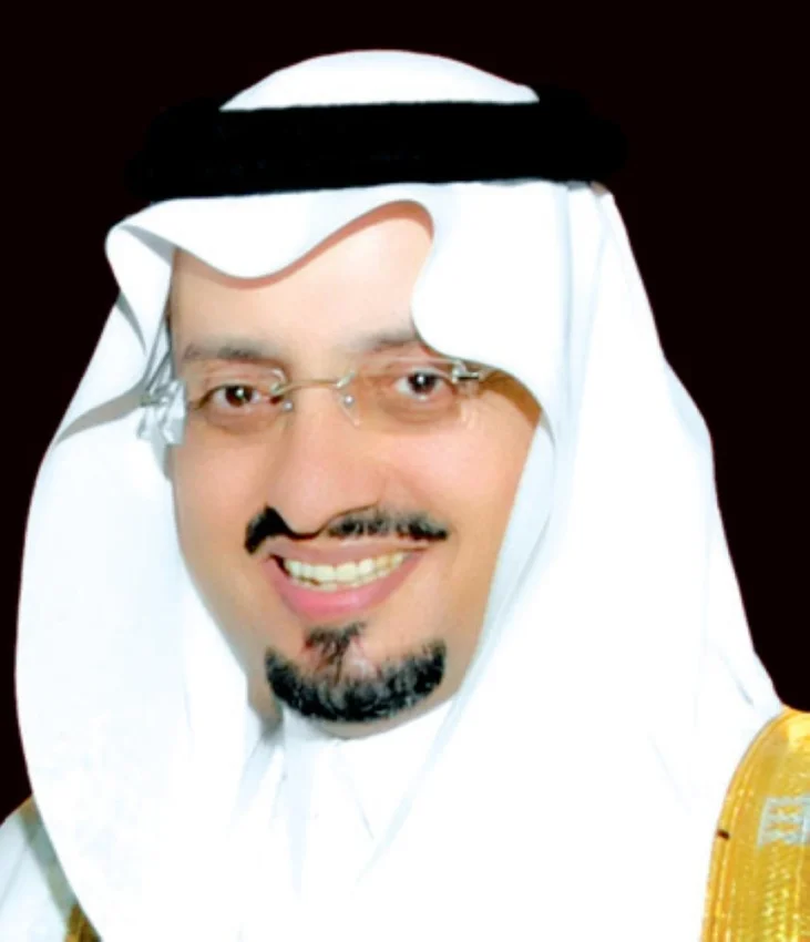 فيصل بن خالد يهنئ خادم الحرمين  بنجاح العملية الجراحية لولي العهد