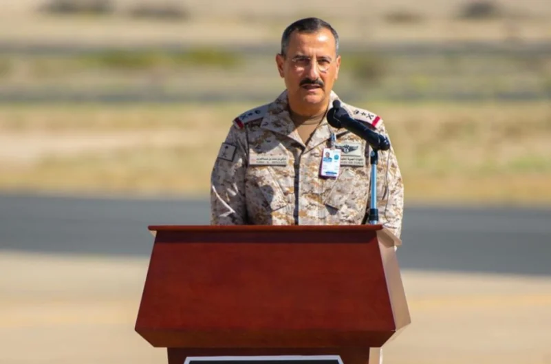 قائد القوات الجوية يطلع على استعدادات المشاركين في تمرين "علم الصحراء"