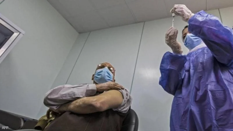 مصر تبدأ تطعيم كبار السن وأصحاب الأمراض المزمنة