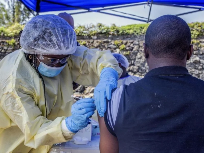 غينيا.. الصليب الأحمر يحذّر من "مقاومة المجتمع" تدابير احتواء إيبولا