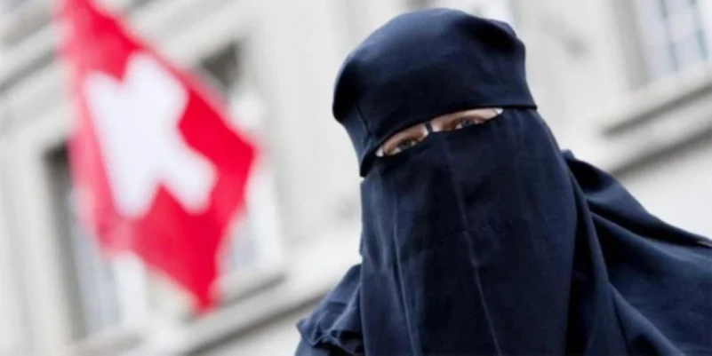 مبادرة لحظر النقاب في سويسرا والحكومة تعترض