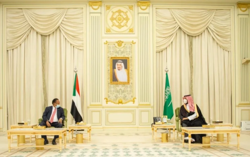 ولي العهد يستعرض مع رئيس الوزراء السوداني العلاقات الثنائية وسبل تطويرها