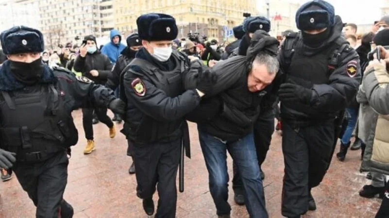 روسيا: توقيف العشرات خلال منتدى للمعارضة