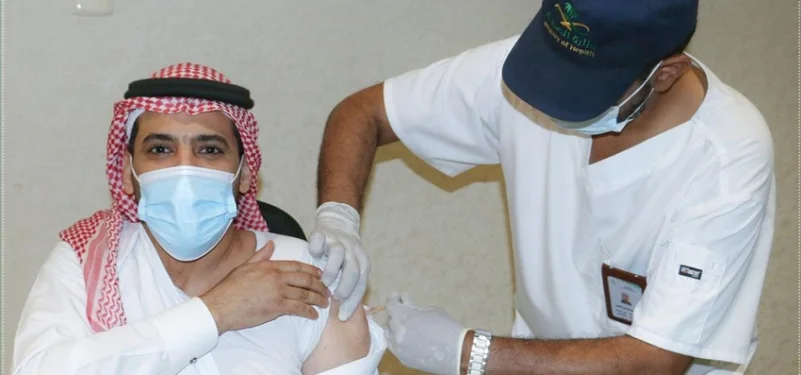 فريق طبي لتطعيم منسوبي إمارة مكة