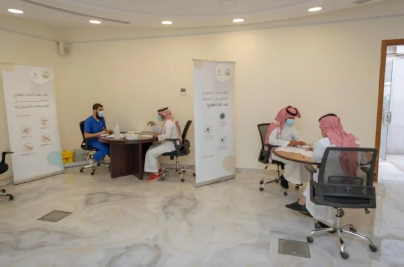 منسوبو الأحوال المدنية في الرياض يتلقون لقاح كورونا