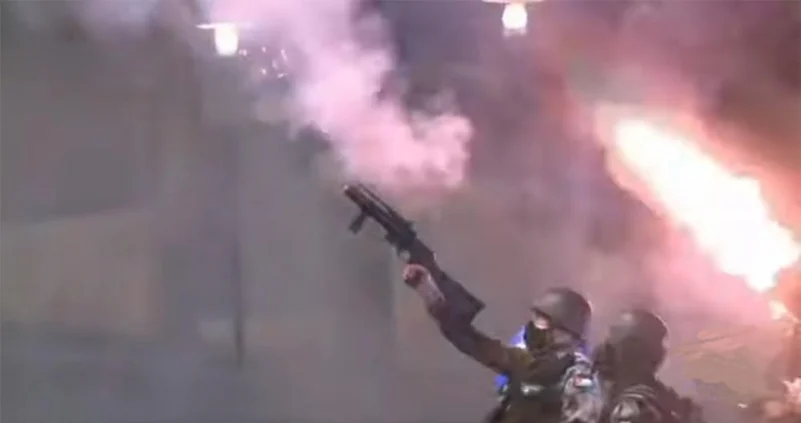 الشرطة الأردنية تفرق المحتجين بغاز المسيل للدموع