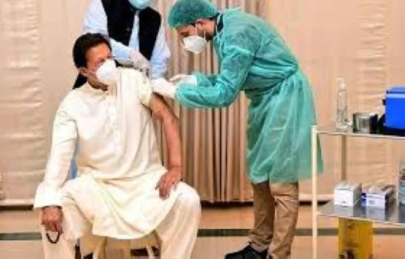 إصابة رئيس وزراء باكستان بالفيروس بعد يومين من تطعيمه