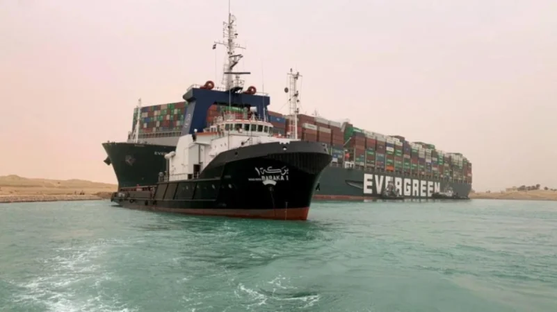 هيئة قناة السويس: بدء مناورات قطر السفينة العالقة في القناة