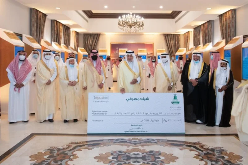 أمير مكة يكرم فائزي"كاوست" و"المؤسس" بثلاثة ملايين و300 ألف ريال
