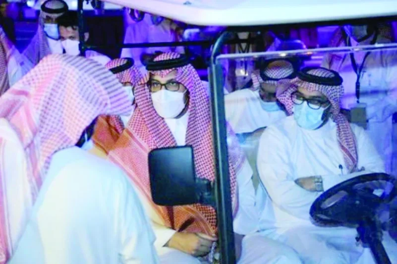 نائب أمير المدينة يطلع على تجهيزات منصة «تمور السعودية»