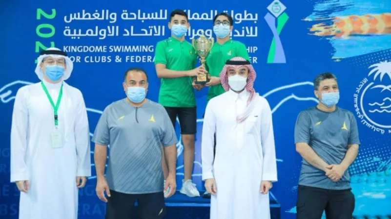 وزير الرياضة يُتوج الفائزين ببطولة المملكة للسباحة والغطس