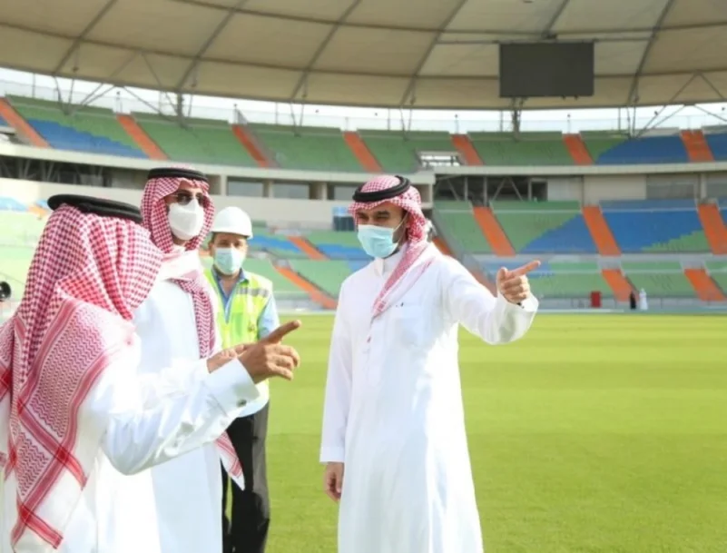 وزير الرياضة يطلع على سير الأعمال في ملعب الأمير عبدالله الفيصل بجدة
