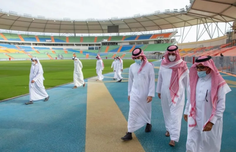 وزير الرياضة يتابع سير الأعمال في ملعب الأمير عبدالله الفيصل بجدة