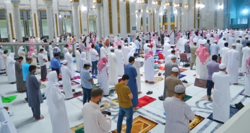 أجواء إيمانية واحترازية تحف صلاة التراويح بالمسجد الحرام في أول ليالي رمضان