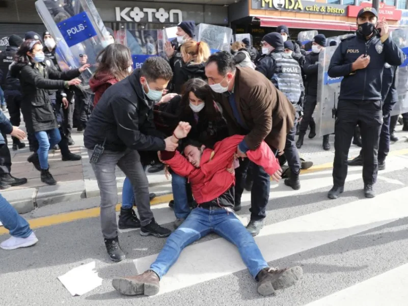 تقرير حقوقي: مقتل 23 طالباً معارضا واعتقال 2077 في 4 سنوات بتركيا