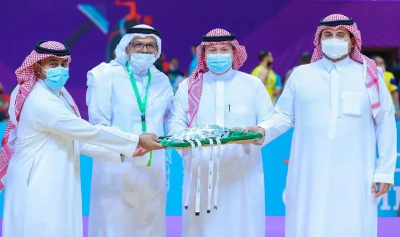 الأمير فهد بن جلوي يتوج النصر ببطولة الدوري الممتاز لكرة السلة