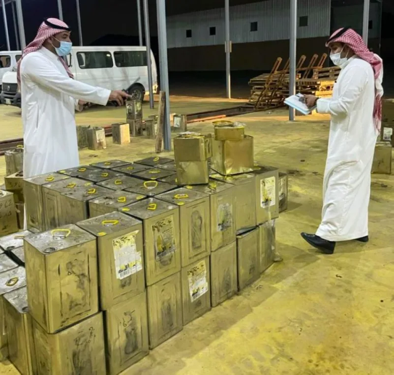 أمانة مكة تضبط موقعاً مخالفاً لتخزين المواد الغذائية ببحرة