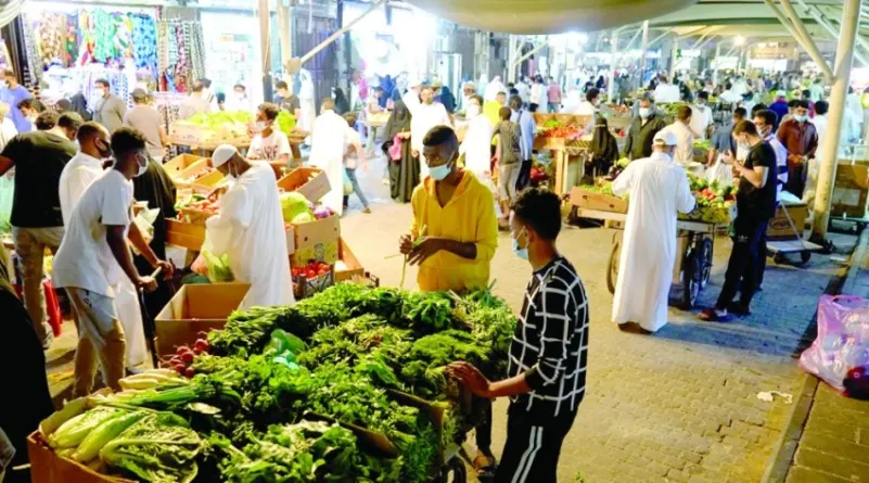 «البلد» وجهة أهالي جدة لشراء احتياجات رمضان