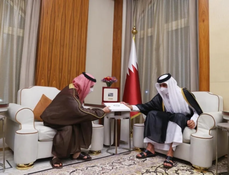 خادم الحرمين الشريفين يدعو أمير قطر لزيارة المملكة