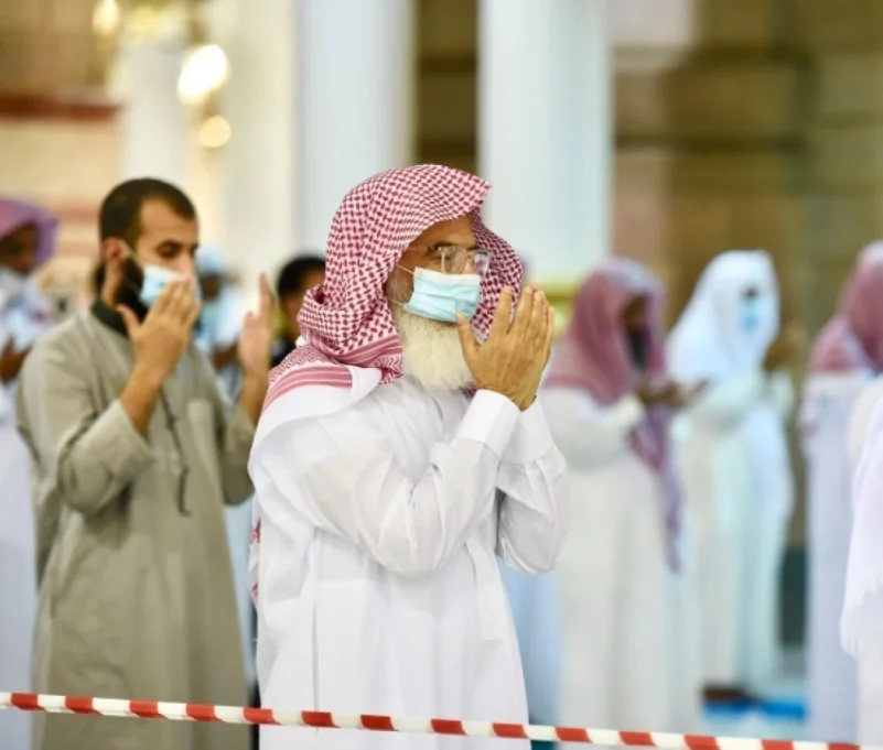 أجواء إيمانية يقضيها قاصدو المسجد النبوي في رمضان