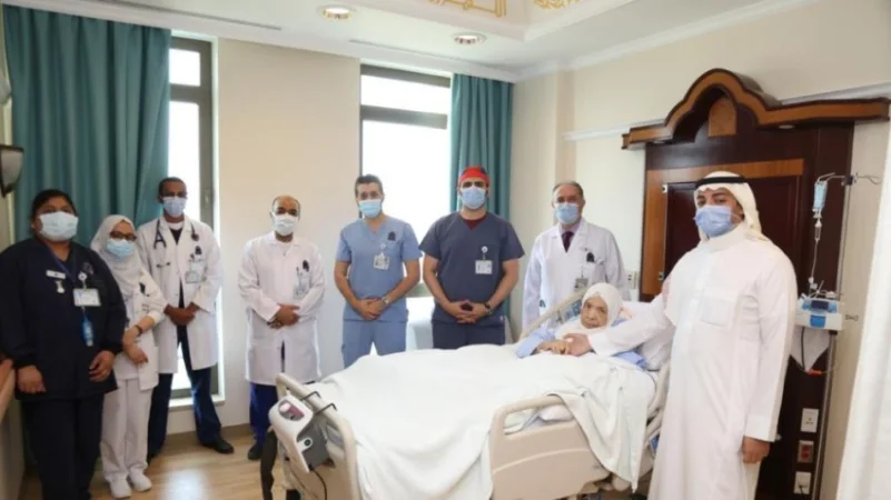 انقاذ حياة مريضة عمرها 100عام بالمركز الطبي الدولي