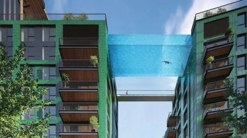 لندن تستعد لافتتاح أول حمام سباحة شفاف ومعلق في العالم