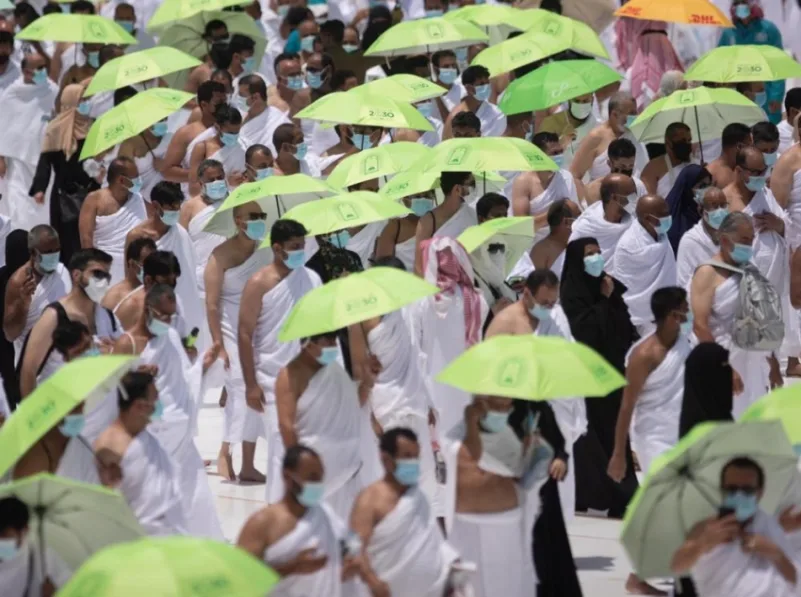 الشؤون الإسلامية بمكة توزع 11 ألف مظلة شمسية ضمن مبادرة "ظل ووقاية"