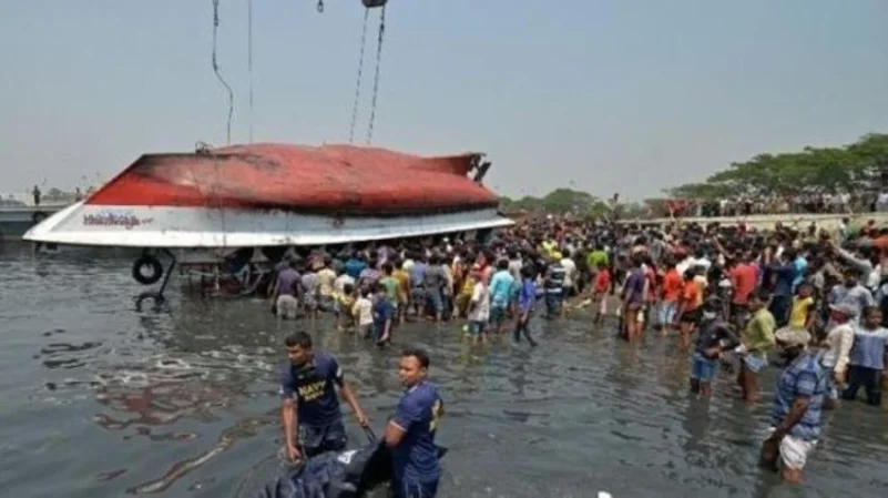 مقتل 26 شخصا في بنغلاديش جراء حادث تصادم قارب بناقلة