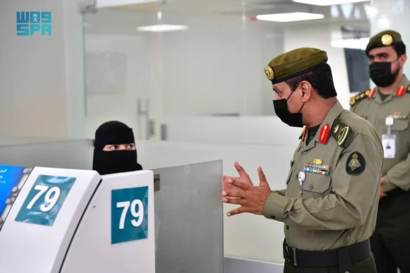 مدير جوازات الرياض يقف على الاستعدادات بمطار الملك خالد الدولي