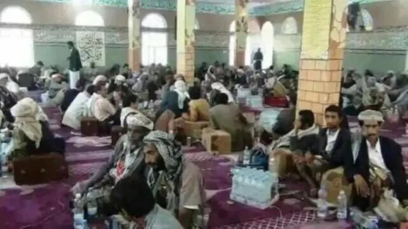 وزير الإعلام اليمني: الحوثيون حولوا المساجد لمجالس "قات"