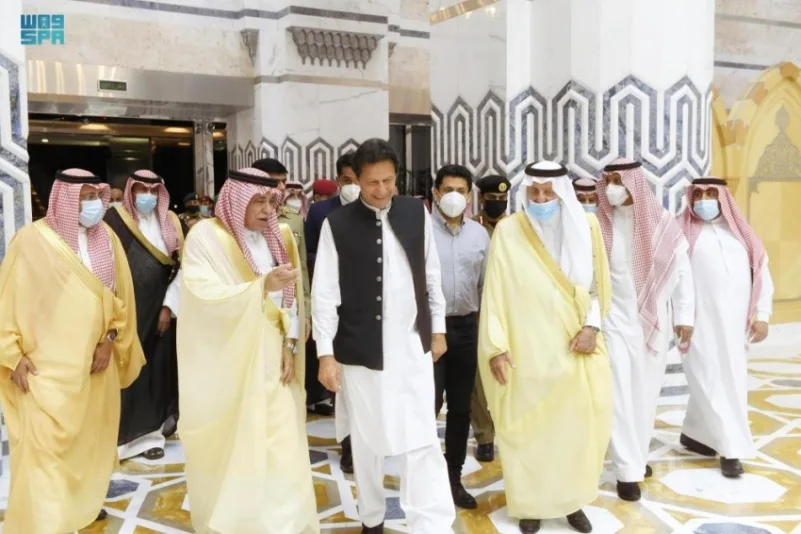 رئيس الوزراء الباكستاني يغادر جدة