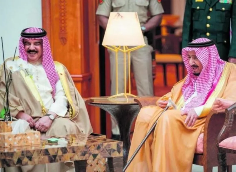 خادم الحرمين الشريفين يتلقى اتصالاً هاتفيًا من ملك البحرين
