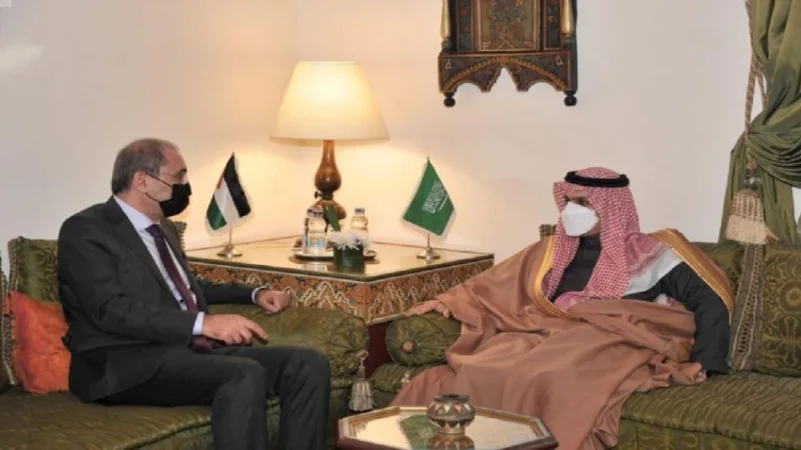 وزير الخارجية يناقش مع نظيره الأردني تطورات الأوضاع في المنطقة