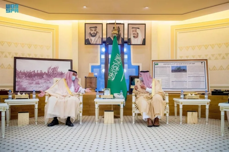 أمير القصيم يناقش مع وزير التجارة تعزيز المقومات الاقتصادية لأبناء المنطقة