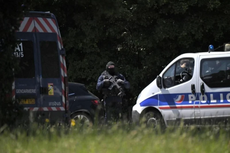 هجوم بالسكين على شرطية فرنسية واعتقال المنفذ