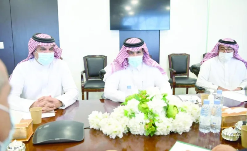 آل جابر يبحث «اتفاق الرياض» مع ممثلي «الجنوبي»