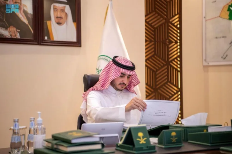 أمير الجوف يستعرض مؤشرات مشاريع الجهات الحكومية