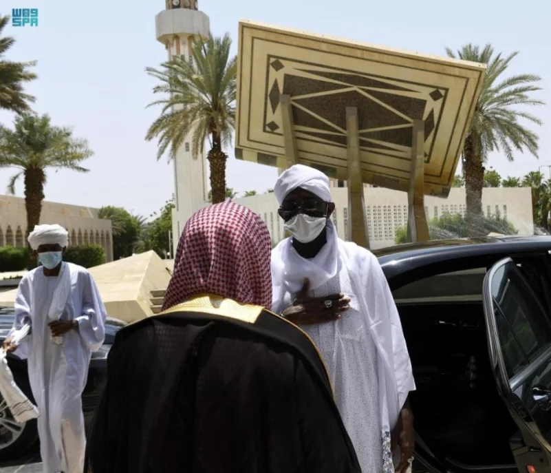 وزير الأوقاف السوداني يزور مجمع طباعة المصحف بالمدينة المنورة